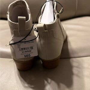 Arizona Jean Company Cream Ankle Booties